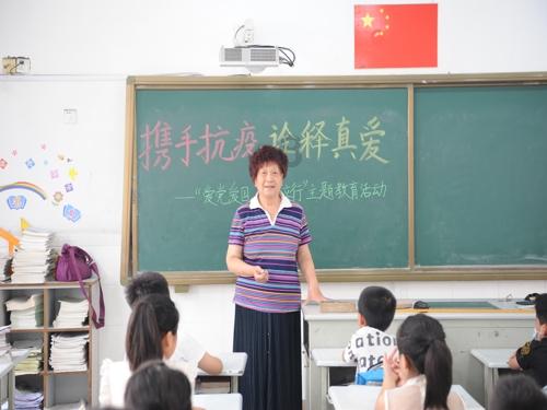 在乘坐长途火车时，你会怎样解决就餐问题？游戏画面